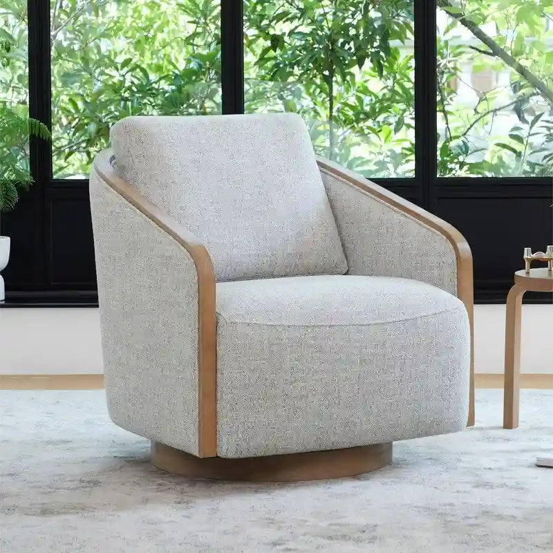 Poltrona decorativa girevole a 360° con seduta avvolgente, finiture in legno, imbottita, avorio e grano