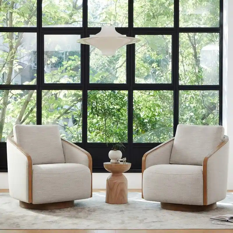 Poltrona decorativa girevole a 360° con seduta avvolgente, finiture in legno, imbottita, avorio e grano