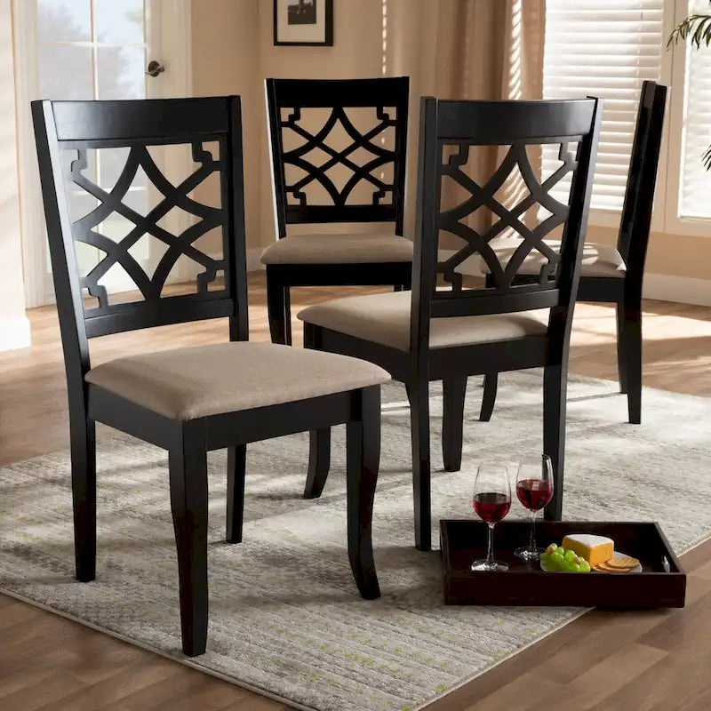 Set di 4 sedie da pranzo con schienale marocchino traforato, seduta in schiuma, gambe a sciabola, marrone espresso