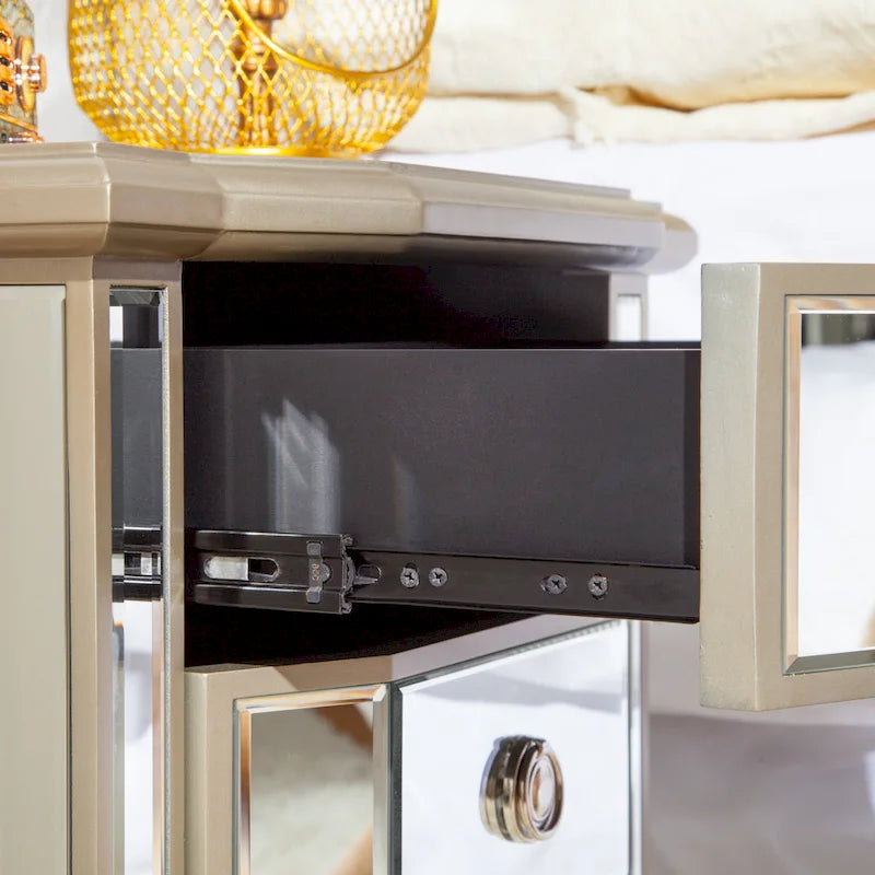 Comodino/tavolino da salotto con 3 cassetti in vetro a specchio, color argento, stile glamour per camera da letto
